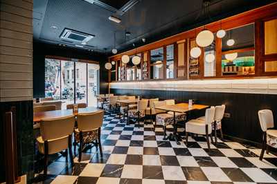 La Cueva De 1900 - Plaza Santa Ana, 1