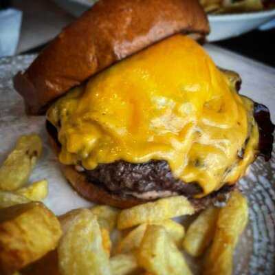 Toro Burger Lounge Design