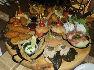 Buddy' S Gastro Cocteleria Bar