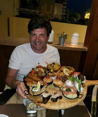 Buddy' S Gastro Cocteleria Bar