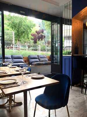 Saint-germain Wine Bar