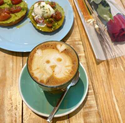 Four Coffee & Bistro