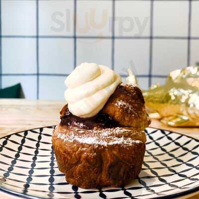 Four Coffee & Bistro