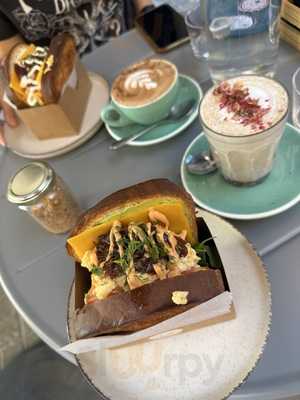 Four Coffee & Bistro