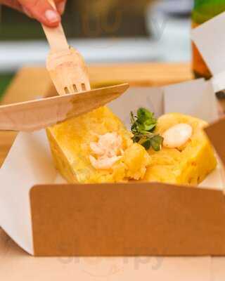 Poke Bar - Making Salads Beach