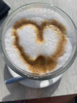 Los Claveles Pool Bar & Restaurant