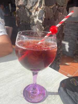 Los Claveles Pool Bar & Restaurant