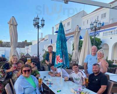 Los Claveles Pool Bar & Restaurant