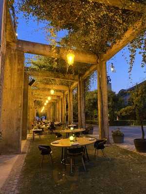 Los Jardines Del Cuartel Del Mar