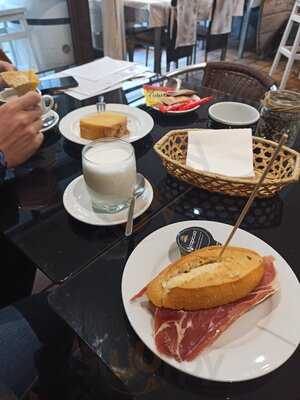 Café Bar El Velero ( Comida Casera)