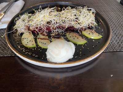 Único Restaurant & Wine Bar