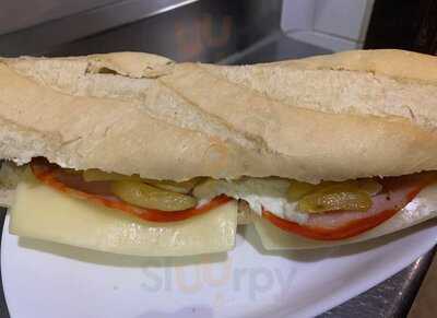 Velázquez, 15, 11010 Cádiz