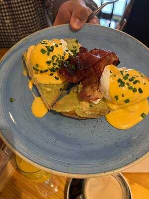 Zenith Brunch & Cocktails