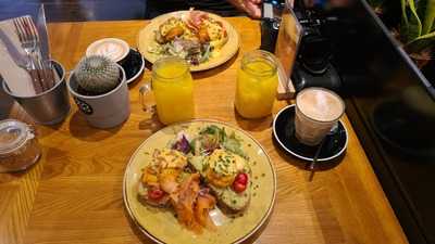 Zenith Brunch & Cocktails