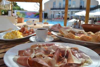 The Pot Lounge & Restaurant