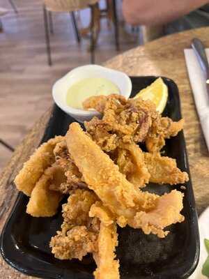 Illari Vinos & Tapas