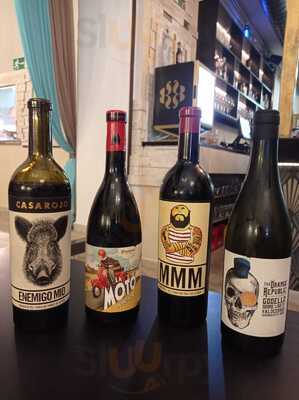 Divina  Locura  Cosmopolitan  Restaurant