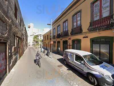 Divina  Locura  Cosmopolitan  Restaurant