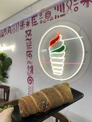 Cadar Chimney Cakes, Fontana