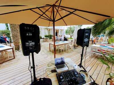 Botánica Eat Drink Play