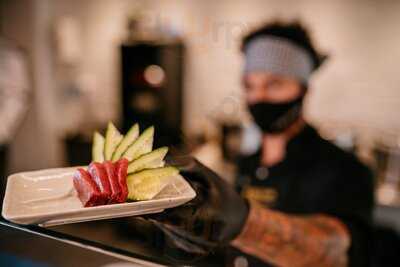 Kutoshi · Sushi, Wok & Bowls