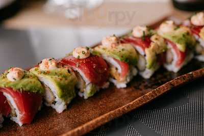 Kutoshi · Sushi, Wok & Bowls