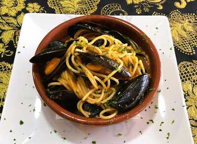 Kiss Gastro-bar Wines & Cocktails