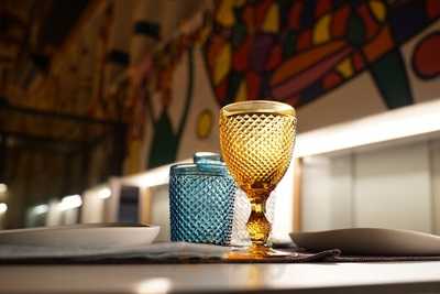 Artwall Bar - Restaurant