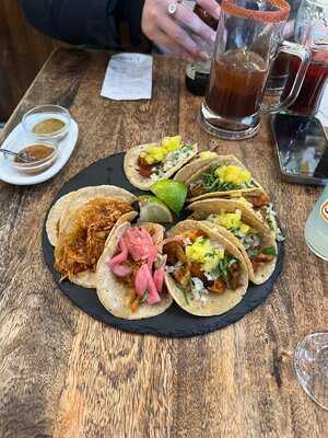 Tiki Taco Clavel