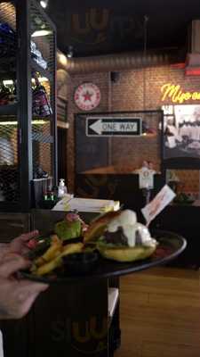 The Black Teatinos Gastrogrill