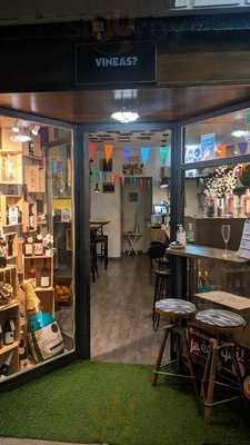 Vineas Wine Bar