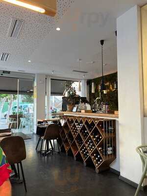 Ficus Food Lab & Restaurant - Photo 8