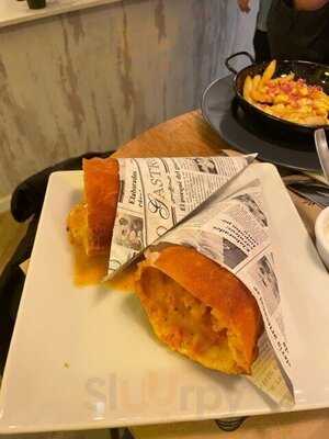 Panzerotti Cafe & Bar
