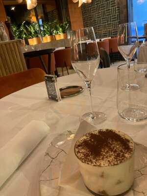 Lincoln 32 Restaurant & Bistro