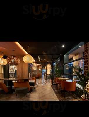 Lincoln 32 Restaurant & Bistro