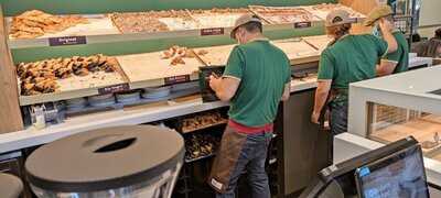 Manolo Bakes C.c. Lagoh