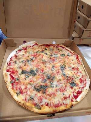 La Nonna Pizzas & Empanadas