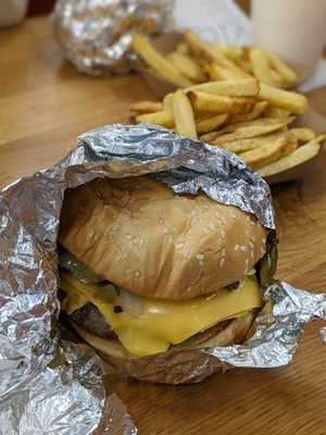 Five Guys Diagonal