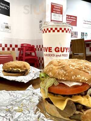 Five Guys Diagonal