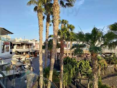 Las Amigas Rooftop Bar