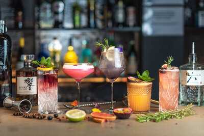 The Moment - Cocktails & Tapas Bar