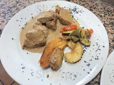 La Oficina - Food And Drinks