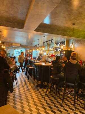 Titi Y La Tormenta Gastrobar