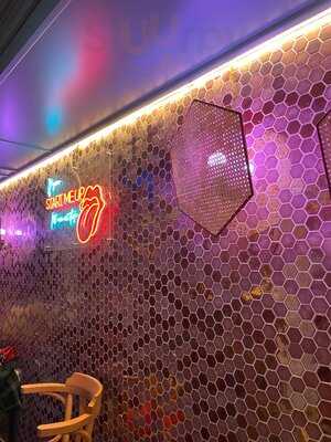 Carlota Braun Music Bar & Restaurant