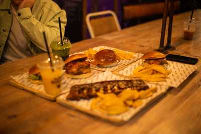 Williamsburg Grill & Beer