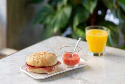 La Hermosita Clara Del Rey