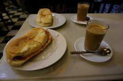 Cafetería La Taza Dorada