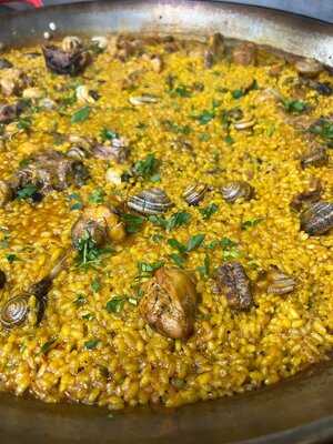 Arrocería Y Brasas Titanium