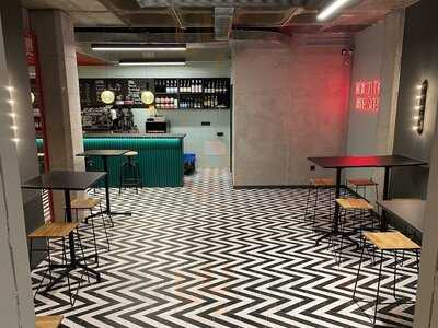 Yavino The Wine Bar - Vinos Y Tapas