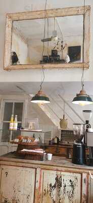 Pan Y Pepinillos Café